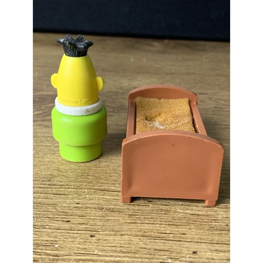 VTG Fisher Price Little People Bert & Berts Bed - Sesame Street #938